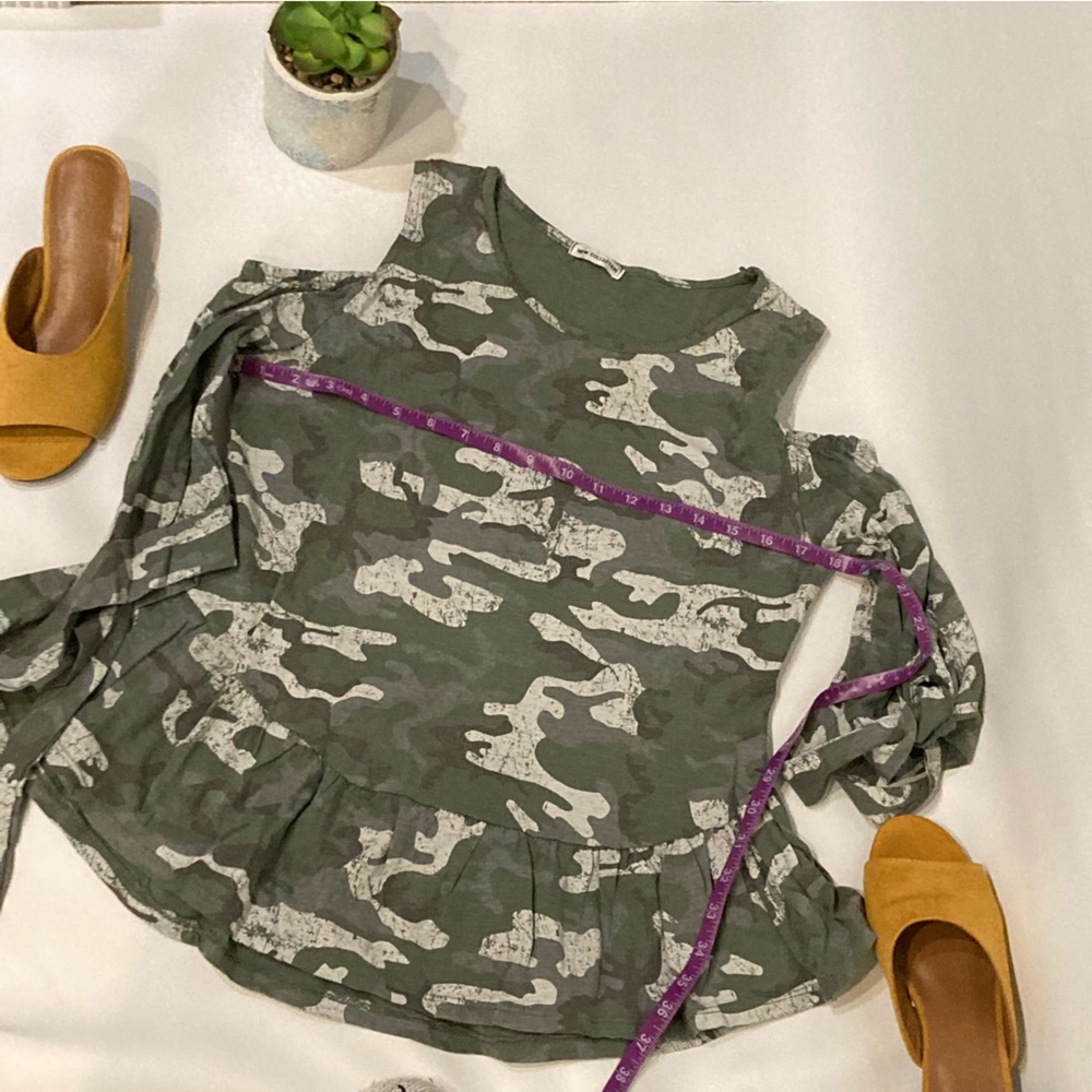 New Collection Camo Ruffled Cold Shoulder Flowy Top 3/4 Sleeve Green/Beige S-M